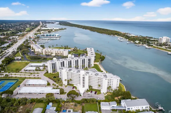 $1,150,000 | 19800 Sandpointe Bay Drive, Unit 607, Tequesta, FL 33469