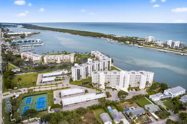 $1,150,000 | 19800 Sandpointe Bay Drive, Unit 607, Tequesta, FL 33469