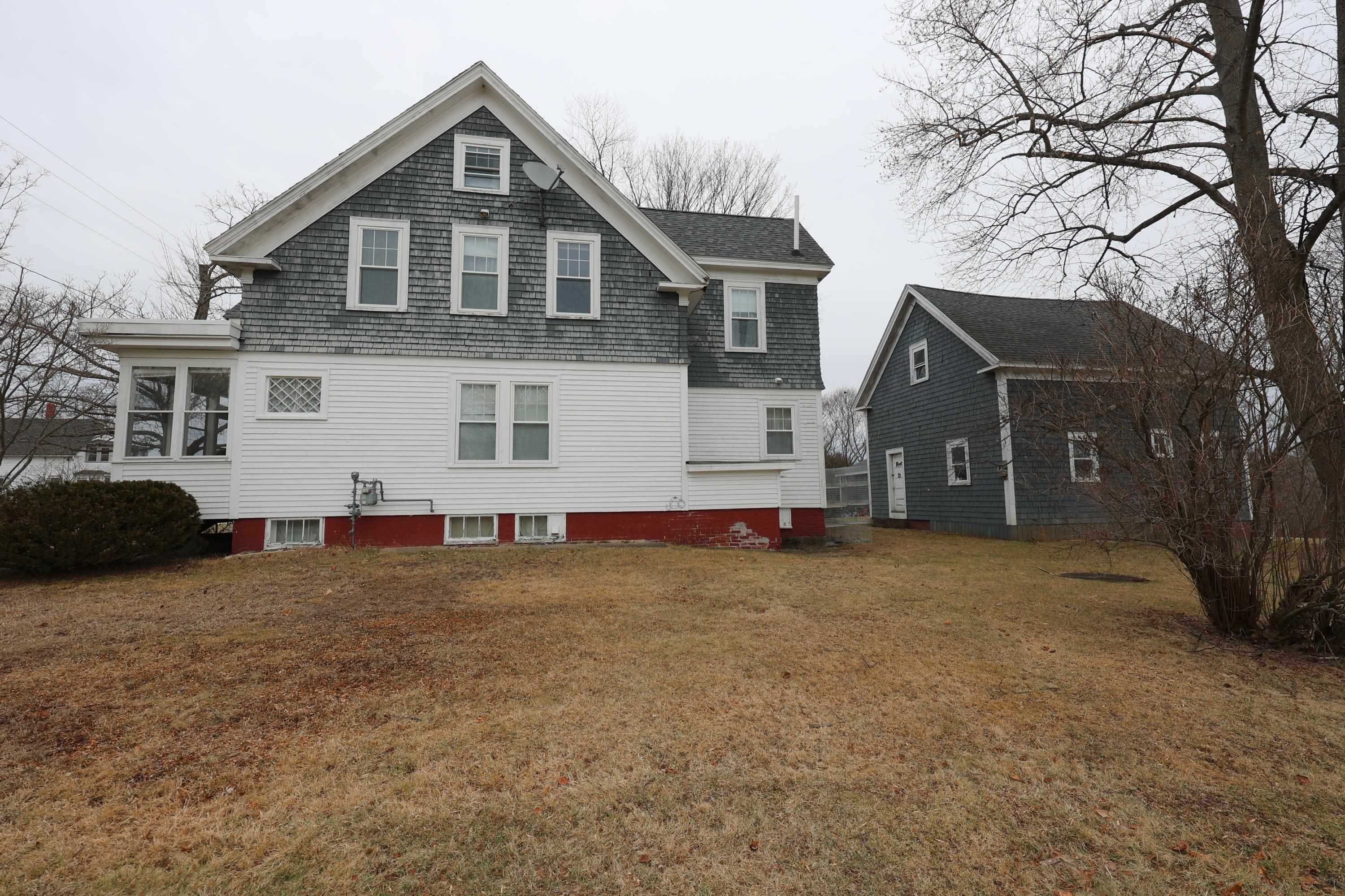 33 Railroad Avenue Rochester, NH 03839 - Photo 2 of 35 Gallery Image 2