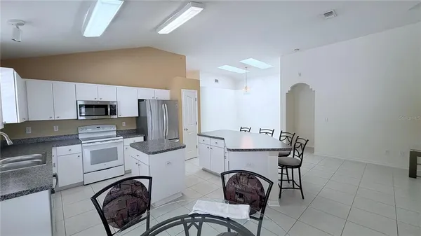 $2,400 | 10216 Oasis Palm Drive, Tampa, FL 33615