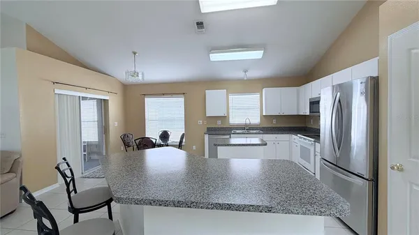 $2,400 | 10216 Oasis Palm Drive, Tampa, FL 33615