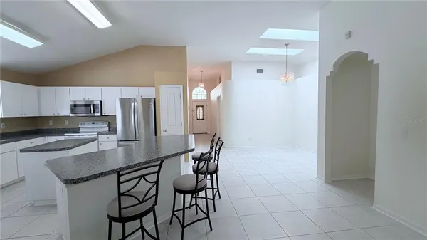 $2,400 | 10216 Oasis Palm Drive, Tampa, FL 33615