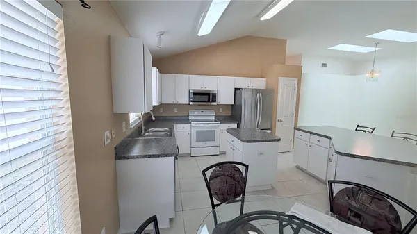 $2,400 | 10216 Oasis Palm Drive, Tampa, FL 33615