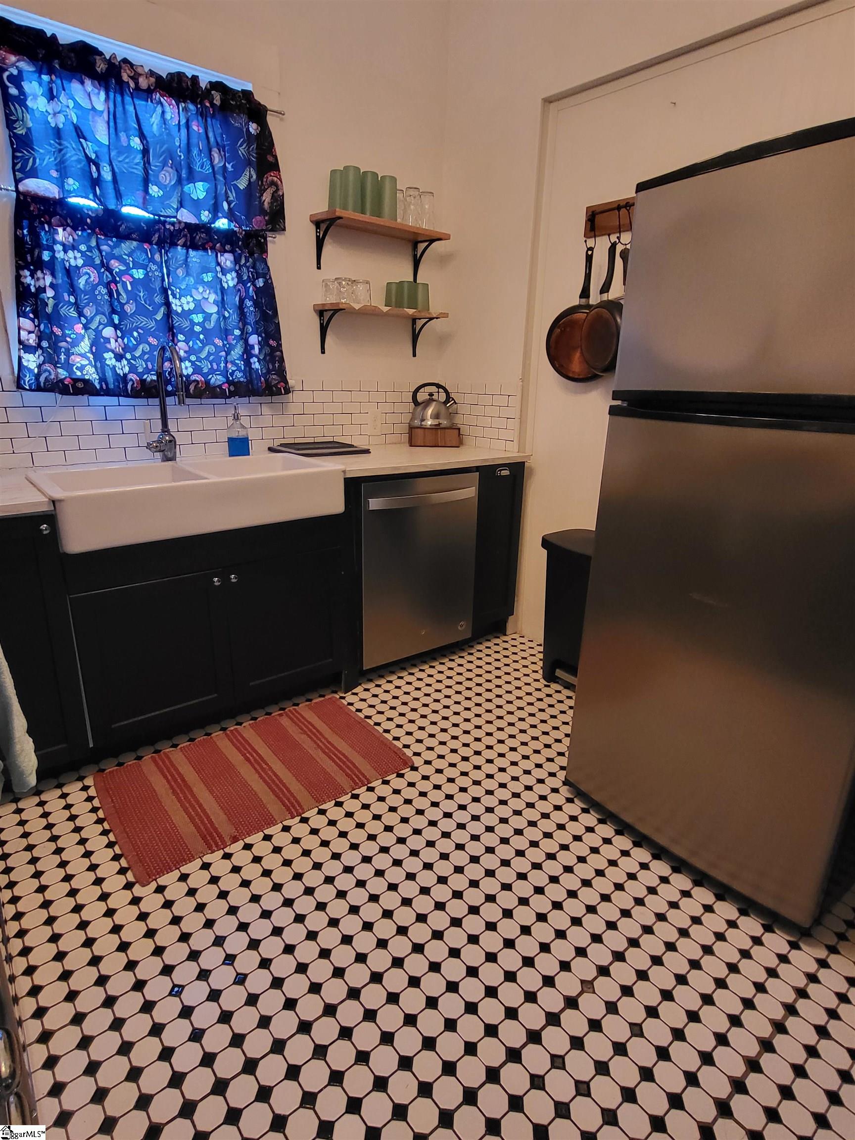 210 East Fairview Avenue Greer, SC 29651 - Photo 11 of 30