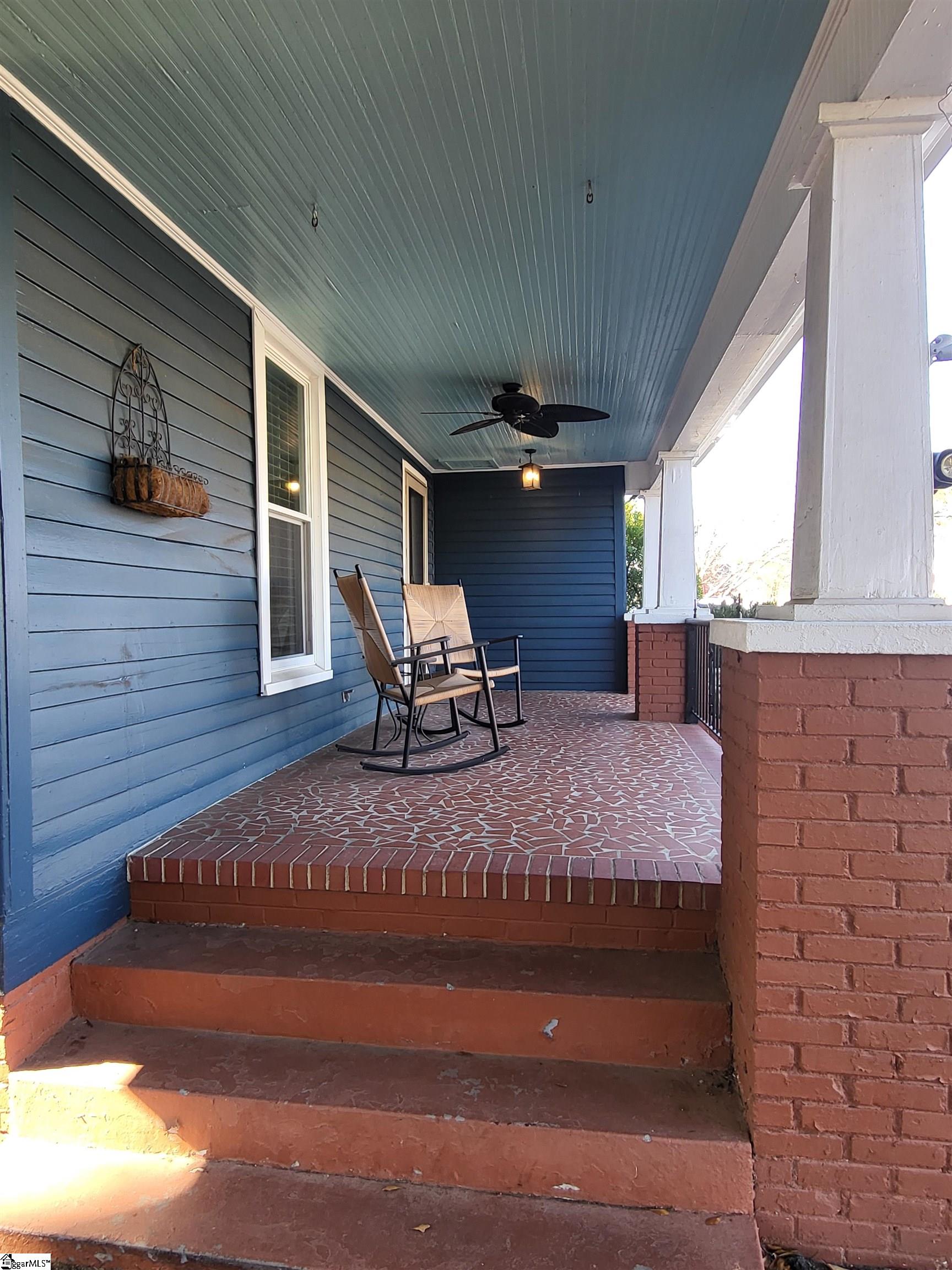 210 East Fairview Avenue Greer, SC 29651 - Photo 3 of 30