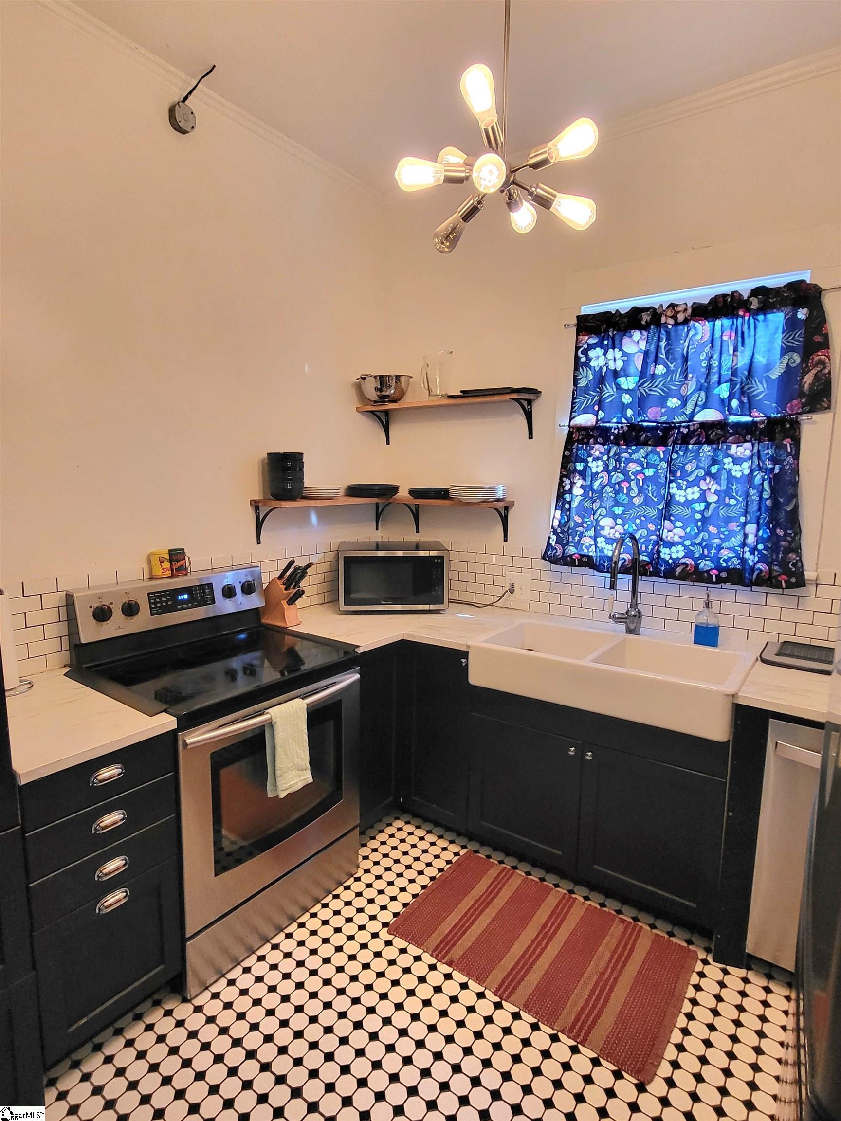 210 East Fairview Avenue Greer, SC 29651 - Photo 9 of 30