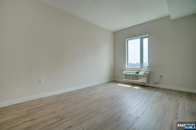 $4,000 | 69 Main Street, Unit 1502, Fort Lee, NJ 07024