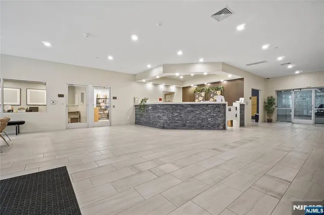 $4,000 | 69 Main Street, Unit 1502, Fort Lee, NJ 07024