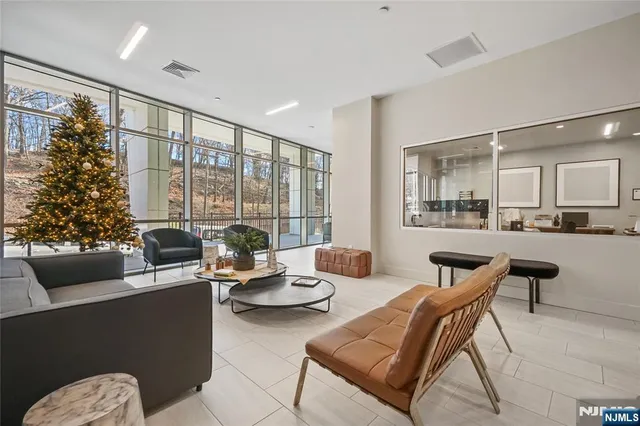 $4,000 | 69 Main Street, Unit 1502, Fort Lee, NJ 07024