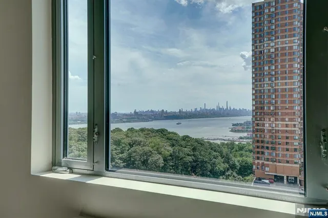 $4,000 | 69 Main Street, Unit 1502, Fort Lee, NJ 07024