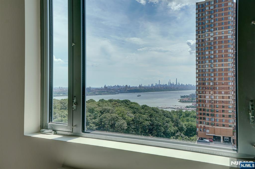 69 Main Street, Unit 1502 Fort Lee, NJ 07024 - Photo 4 of 27