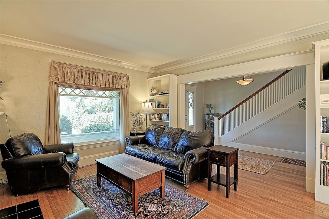 1721 Rucker Avenue Everett, WA 98201 - Photo 5 of 25