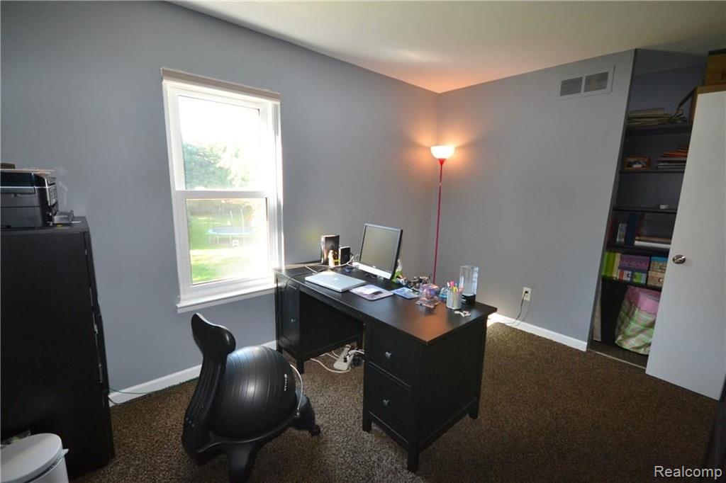 35870 Fredericksburg Road Farmington Hills, MI 48331 - Photo 38 of 45