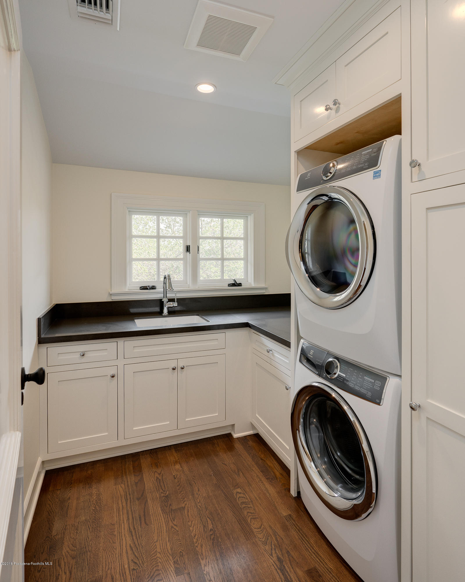 1234 Hillcrest Avenue Pasadena, CA 91106 - Photo 37 of 82 a utility room with sink dryer and washer
