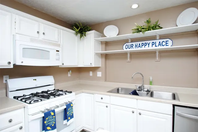 $335,000 | 6022 South Trafalgar Court, Katy, TX 77449