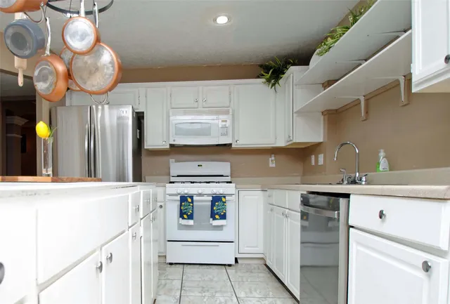 $335,000 | 6022 South Trafalgar Court, Katy, TX 77449