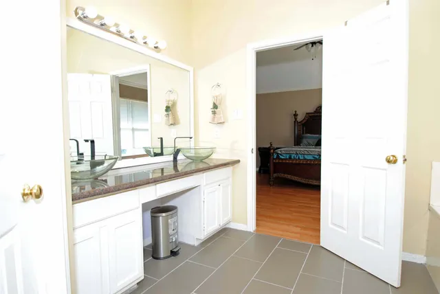 $335,000 | 6022 South Trafalgar Court, Katy, TX 77449