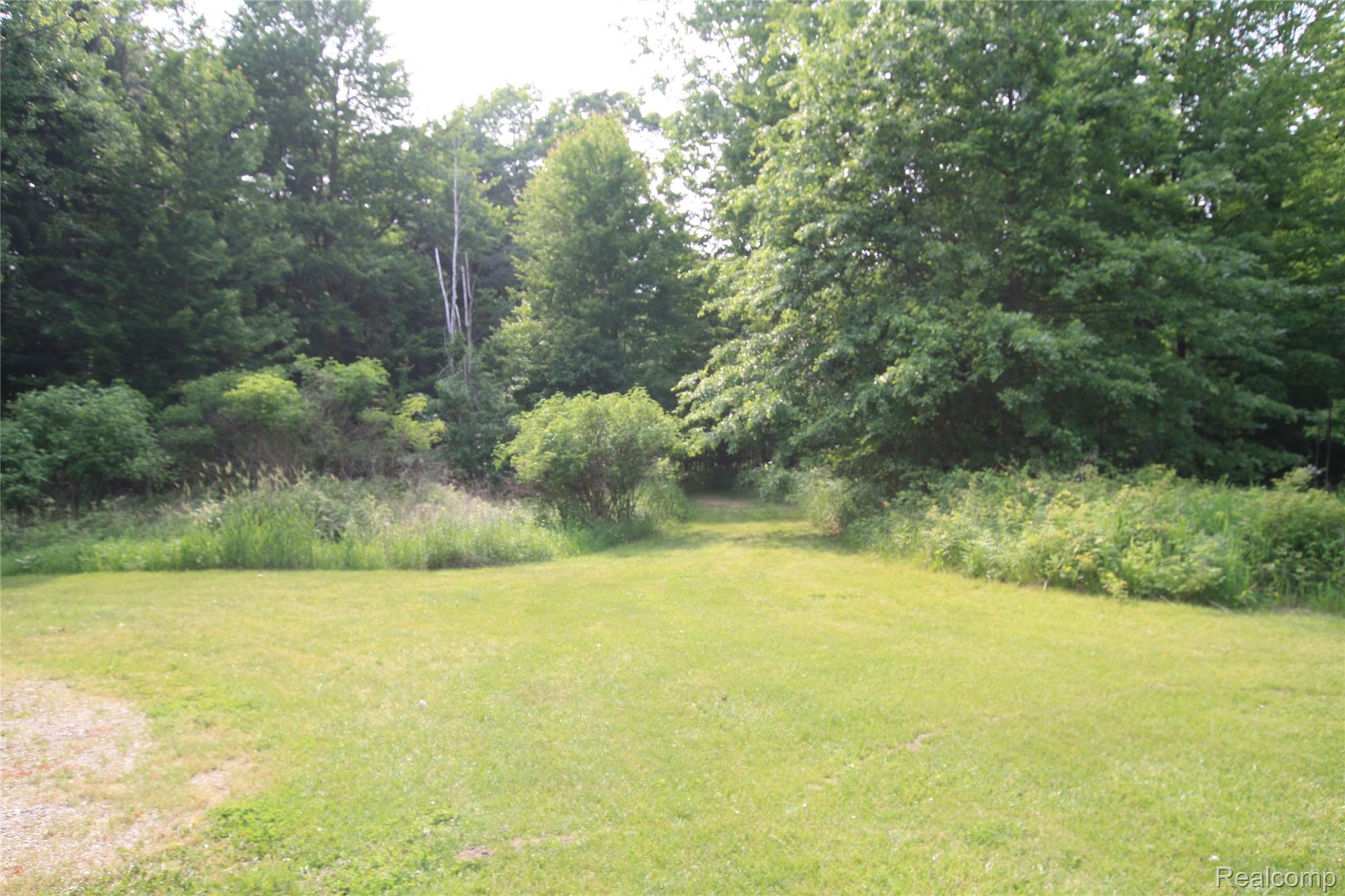 12850 E Road Burt, MI 48417 - Photo 9 of 31 IMG_8742.JPG