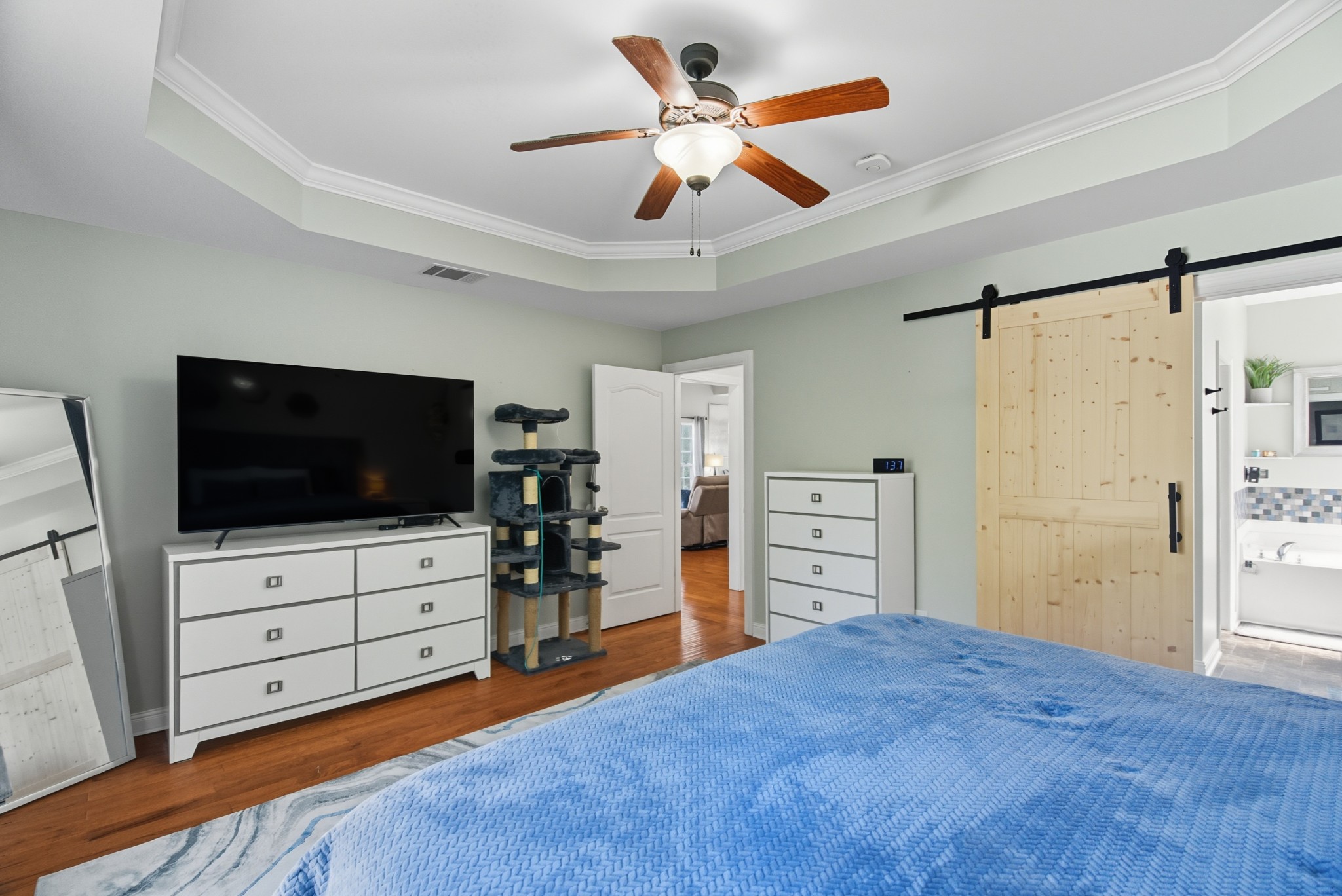 1511 Saddle View Mount Juliet, TN 37122 - Photo 17 of 52 a view of a livingroom with furniture and a flat screen tv