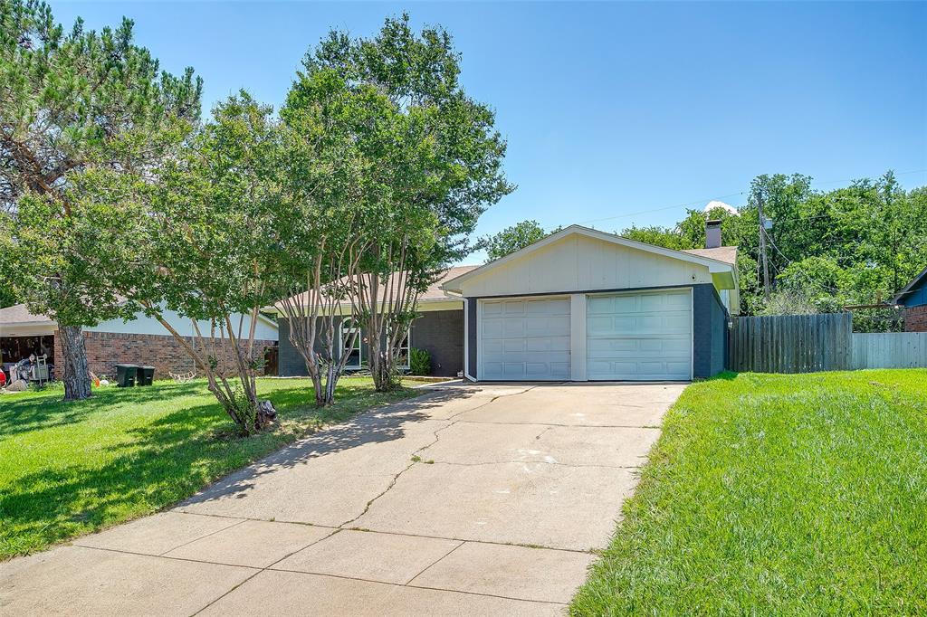 712 Poe Street Azle, TX 76020 - Photo 3 of 33
