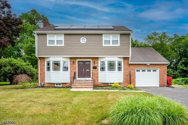 $629,900 | 162 Mali Drive, North Plainfield, NJ 07062