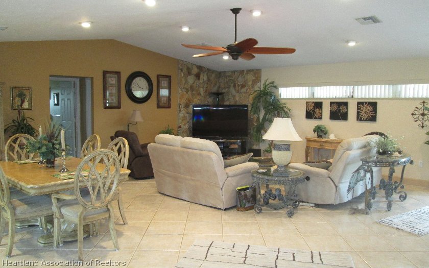 4206 Mandarin Road Sebring, FL 33875 - Photo 3 of 24