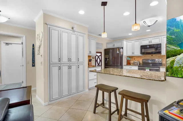 $942,000 | 4 Calusa Court, Palm Coast, FL 32137