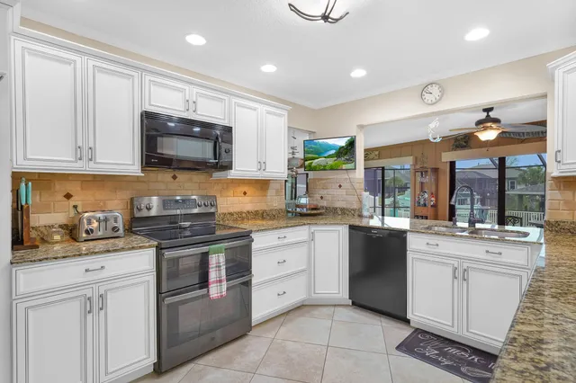 $942,000 | 4 Calusa Court, Palm Coast, FL 32137