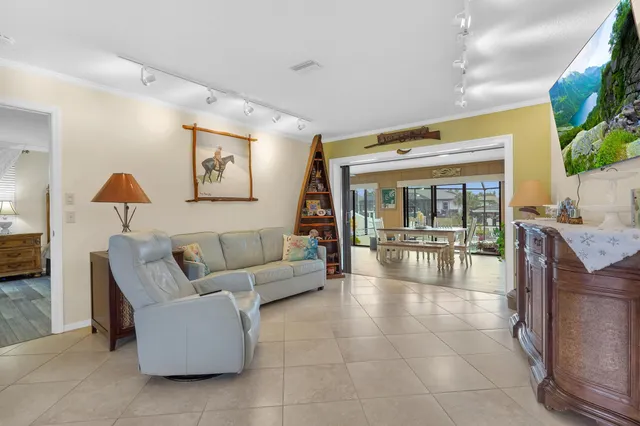 $942,000 | 4 Calusa Court, Palm Coast, FL 32137