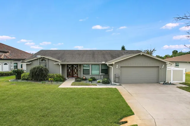 $942,000 | 4 Calusa Court, Palm Coast, FL 32137