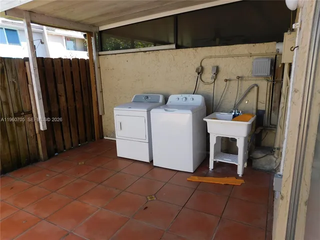 $2,700 | 14211 Southwest Kendale Lakes Circle, Unit 14211, Miami, FL 33183