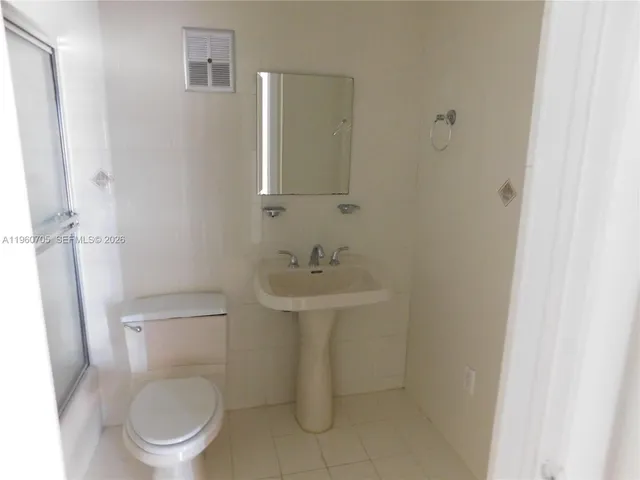 $2,700 | 14211 Southwest Kendale Lakes Circle, Unit 14211, Miami, FL 33183