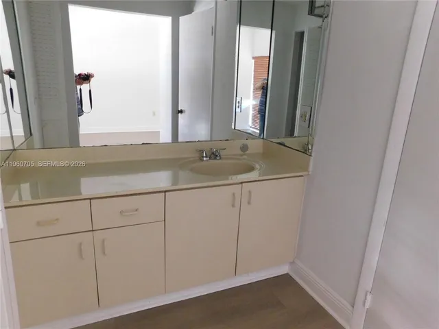 $2,700 | 14211 Southwest Kendale Lakes Circle, Unit 14211, Miami, FL 33183