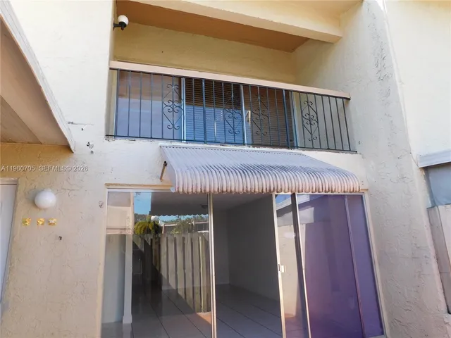 $2,700 | 14211 Southwest Kendale Lakes Circle, Unit 14211, Miami, FL 33183