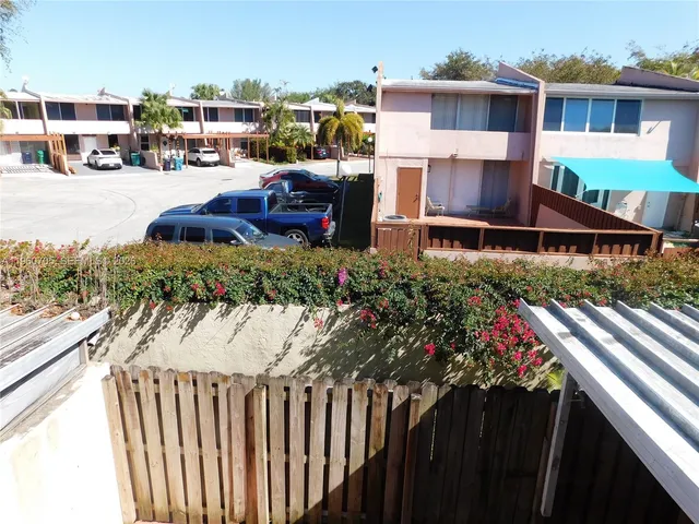 $2,700 | 14211 Southwest Kendale Lakes Circle, Unit 14211, Miami, FL 33183