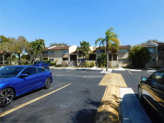 $2,700 | 14211 Southwest Kendale Lakes Circle, Unit 14211, Miami, FL 33183