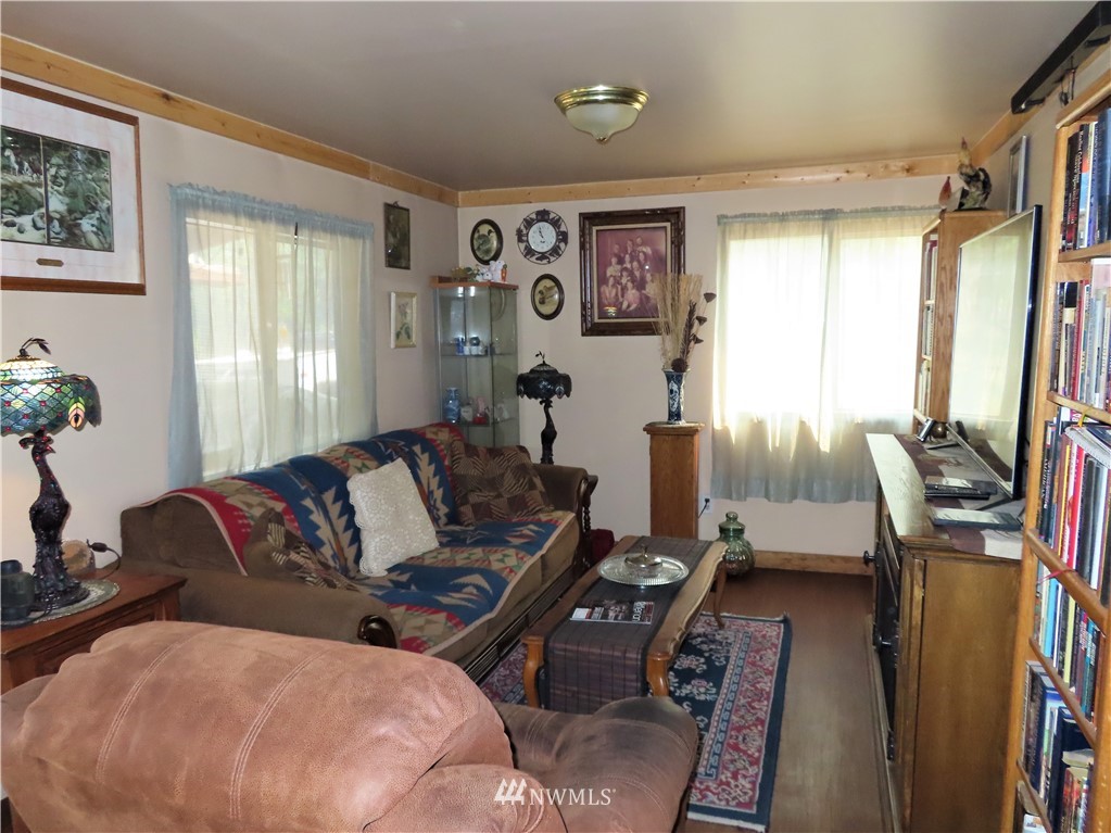 287 Mule Deer Road Republic, WA 99166 - Photo 2 of 25 a living room with furniture flat screen tv and a window