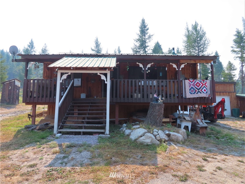 287 Mule Deer Road Republic, WA 99166 - Photo 12 of 25 a view of a dinning table and chairs in patio