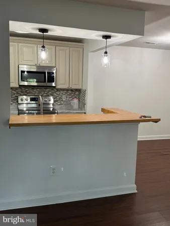 $2,400 | 13613 Sir Thomas Way, Unit 1A22, Silver Spring, MD 20904