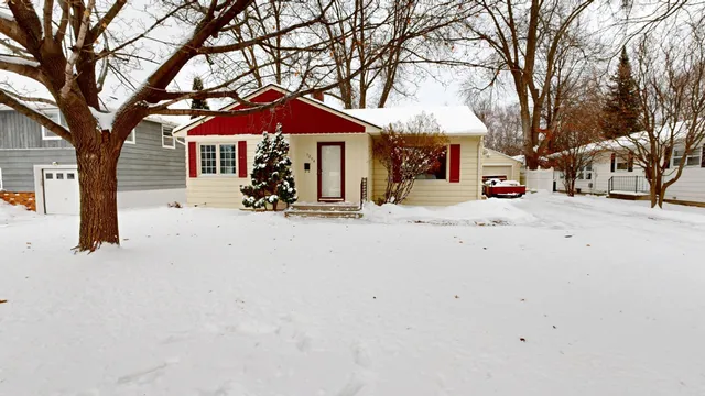 $220,000 | 1204 Willmar Avenue Southwest, Willmar, MN 56201