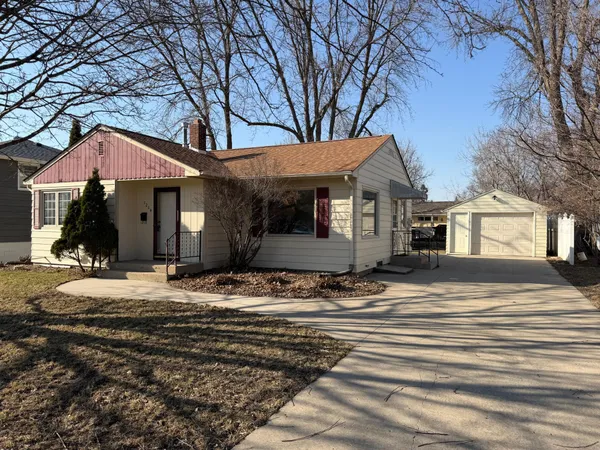 $220,000 | 1204 Willmar Avenue Southwest, Willmar, MN 56201