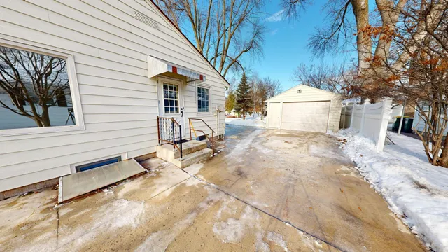 $220,000 | 1204 Willmar Avenue Southwest, Willmar, MN 56201