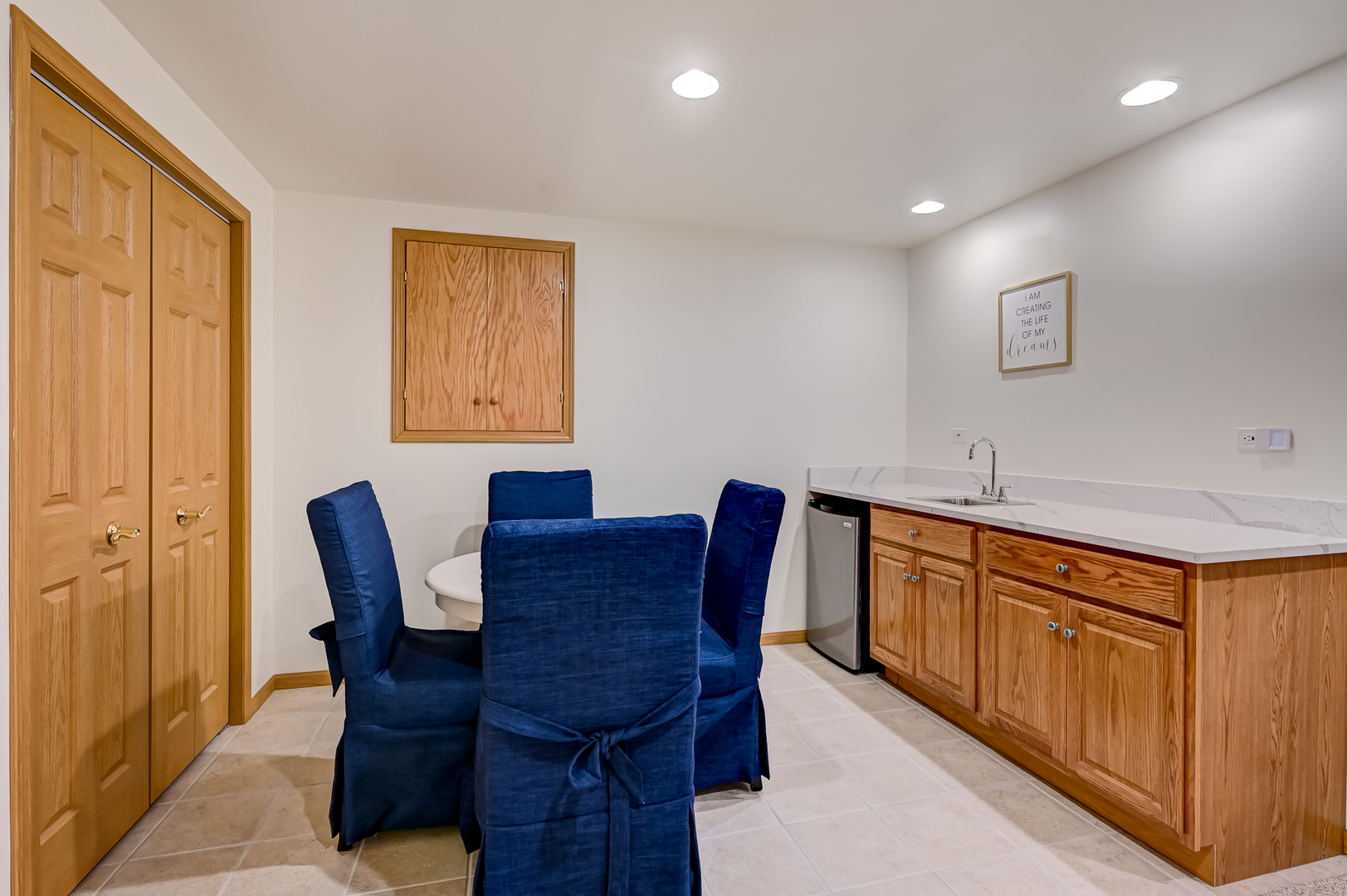 61 Berkshire Court Burr Ridge, IL 60527 - Photo 32 of 47 a view of a dining room with furniture