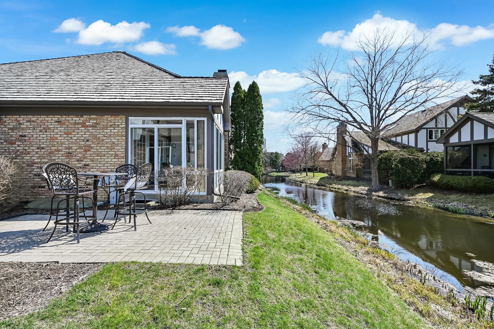 61 Berkshire Court Burr Ridge, IL 60527 - Photo 35 of 47 a view of a house with swimming pool and sitting area