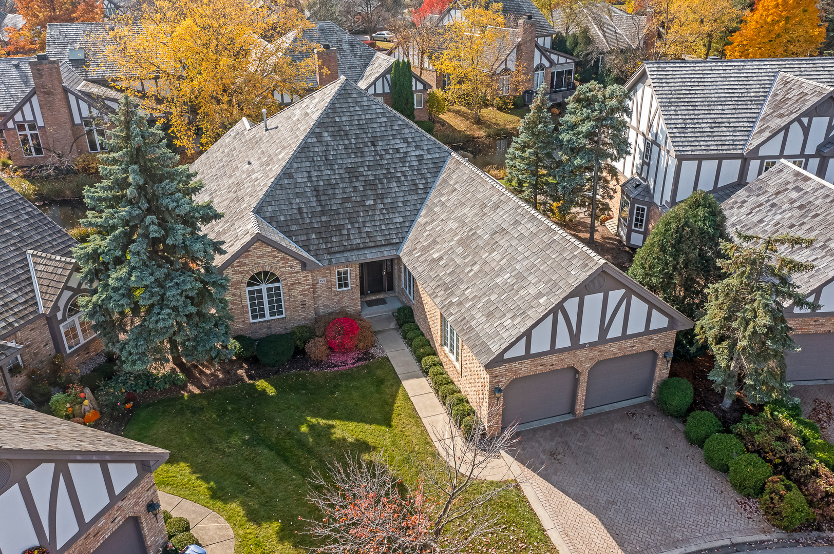 61 Berkshire Court Burr Ridge, IL 60527 - Photo 40 of 47 a front view of house with garden
