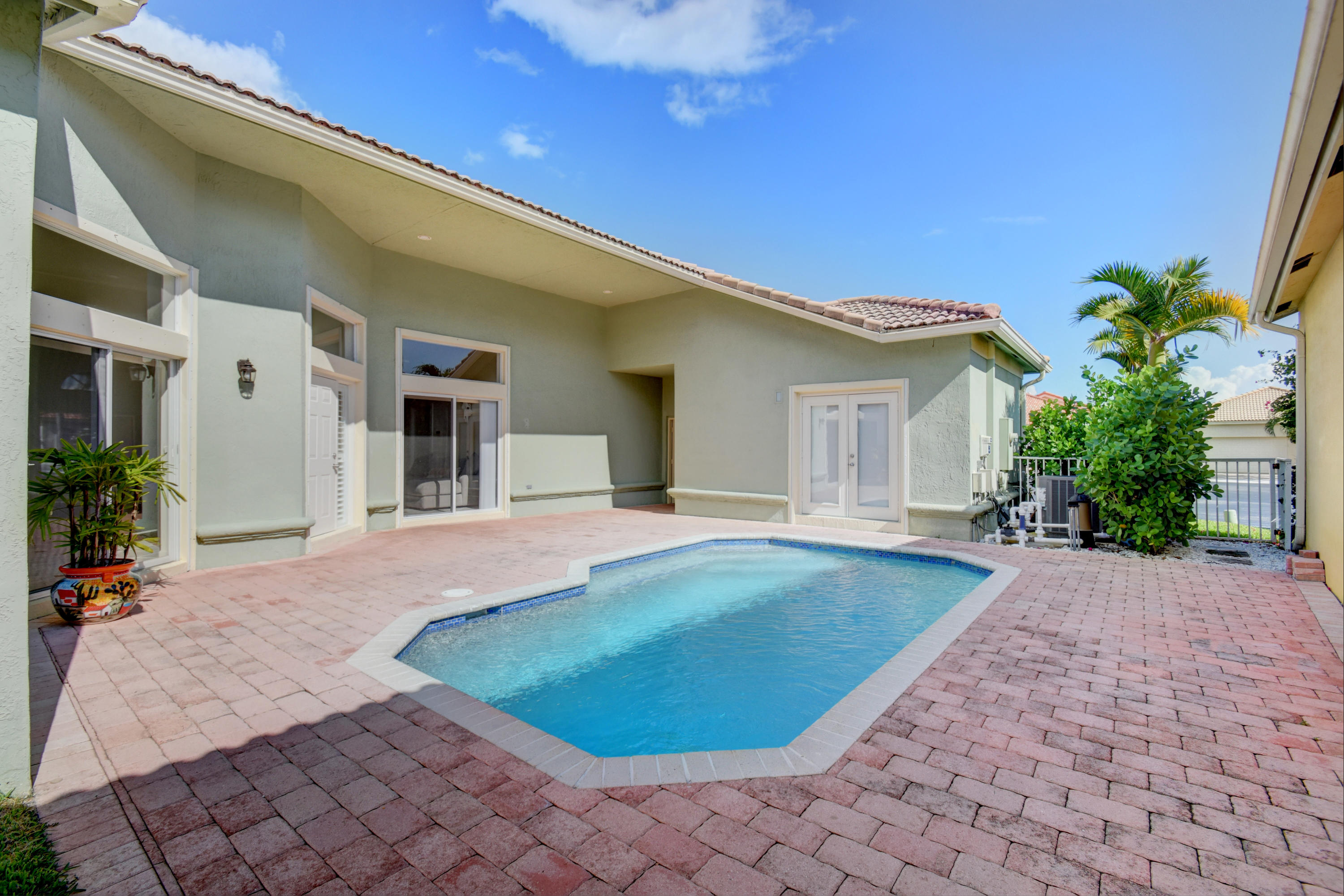 7201 Northwest Turtle Walk Boca Raton, FL 33487 - Photo 29 of 39 Courtyard