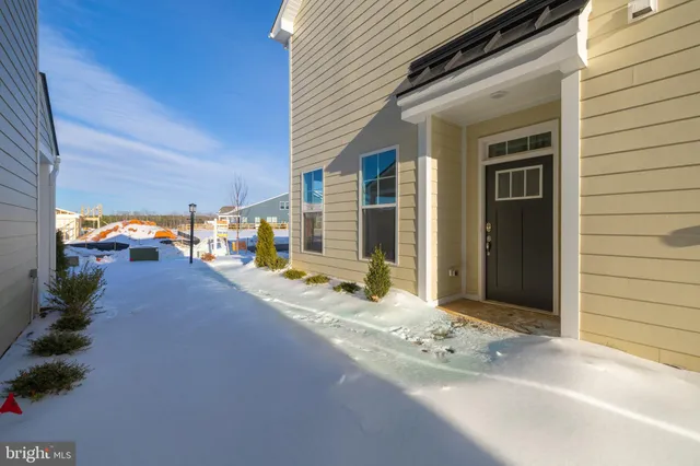 a view of a house with porch and garden