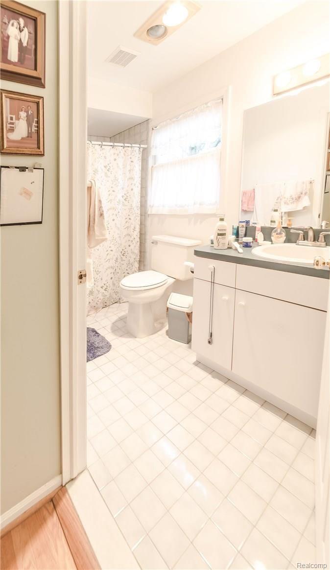 23039 Farmington Road Farmington, MI 48336 - Photo 18 of 26 23039 Farmington