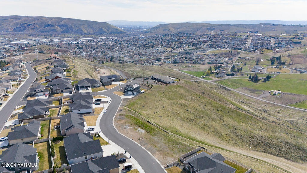 1520 Valhalla Loop Selah, WA 98942 - Photo 4 of 11 an aerial view of residential houses with outdoor space