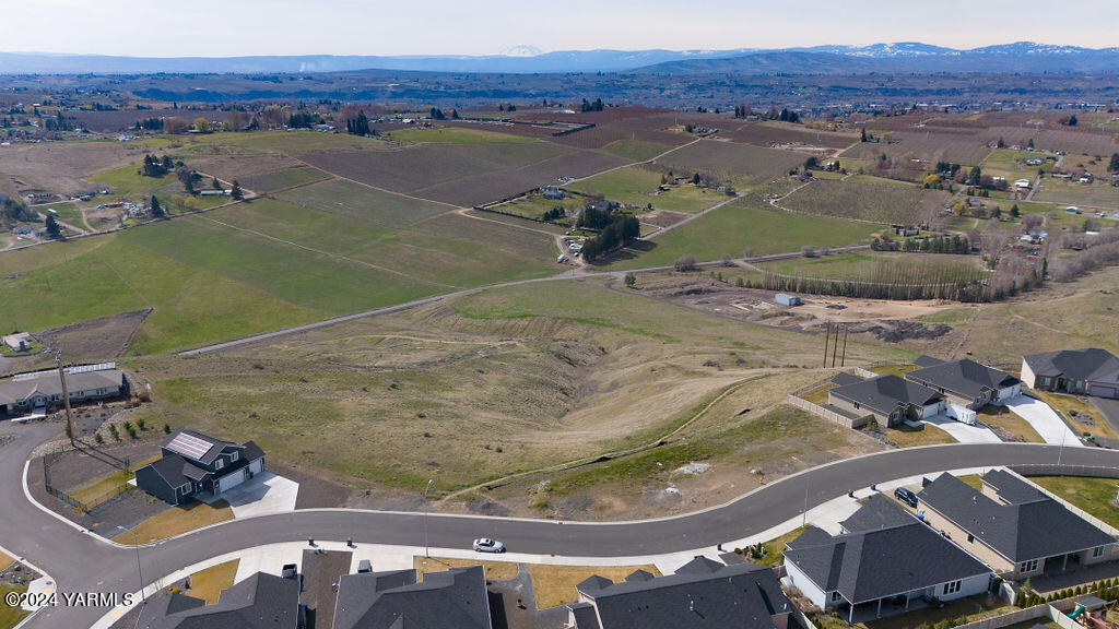 1520 Valhalla Loop Selah, WA 98942 - Photo 5 of 11 a view of a outdoor space